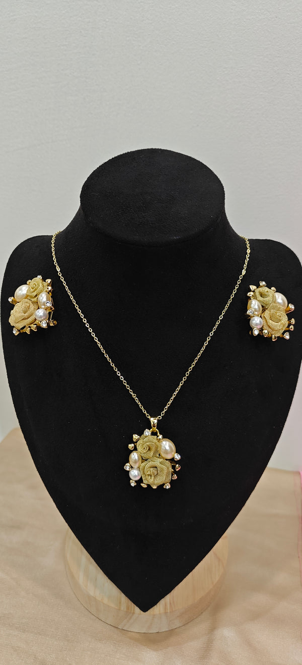 Gold & Pearl Pendant Set