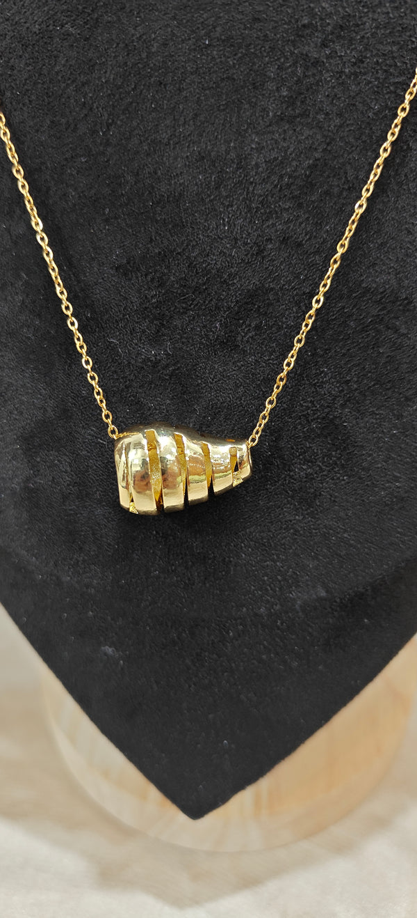 Golden Ribbed Elegance Necklace